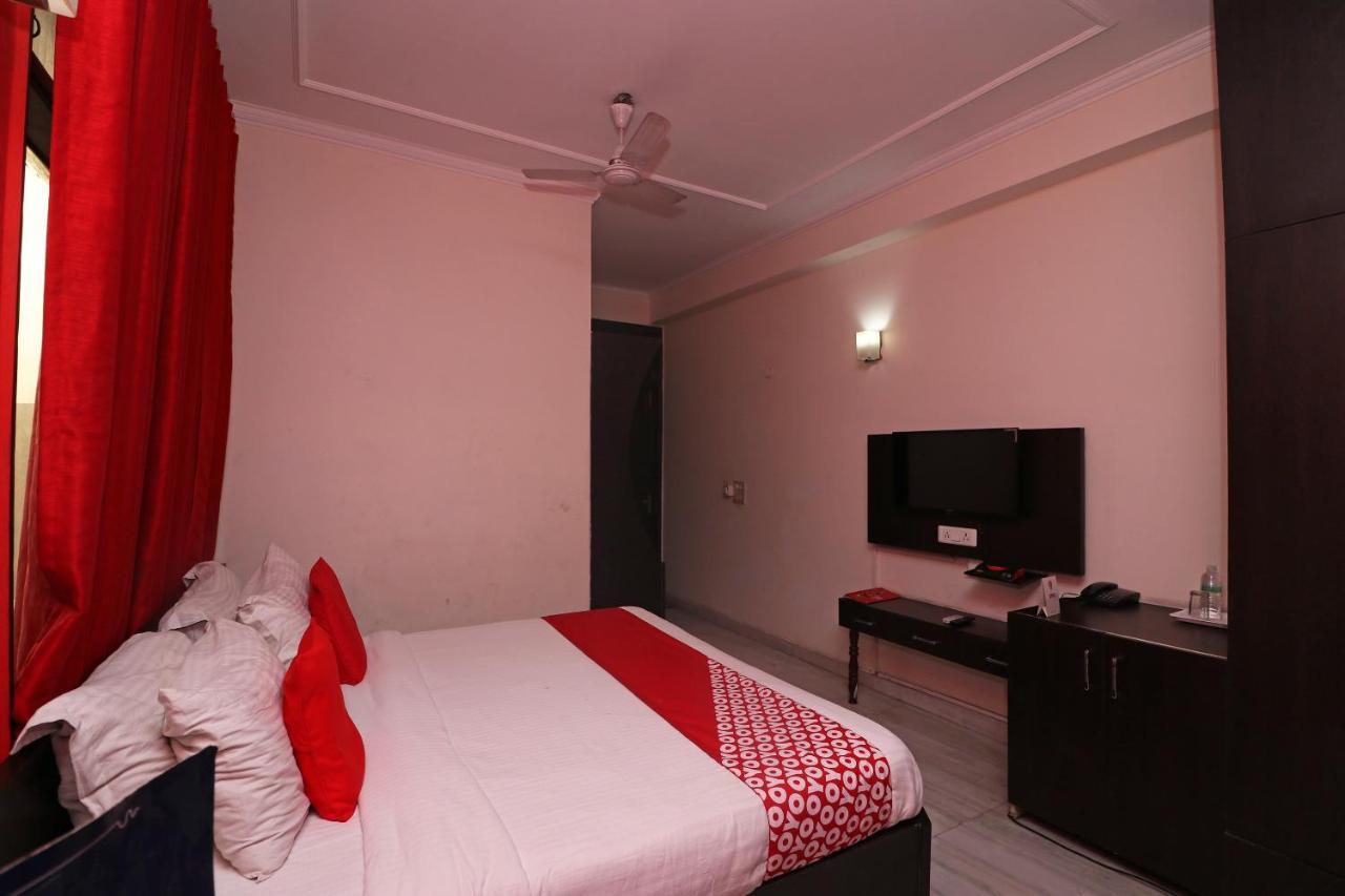 โอโย 74392 โฮเทล มหิศ เรซิเดนซี Hotel ไฮเดอราบัด ภายนอก รูปภาพ