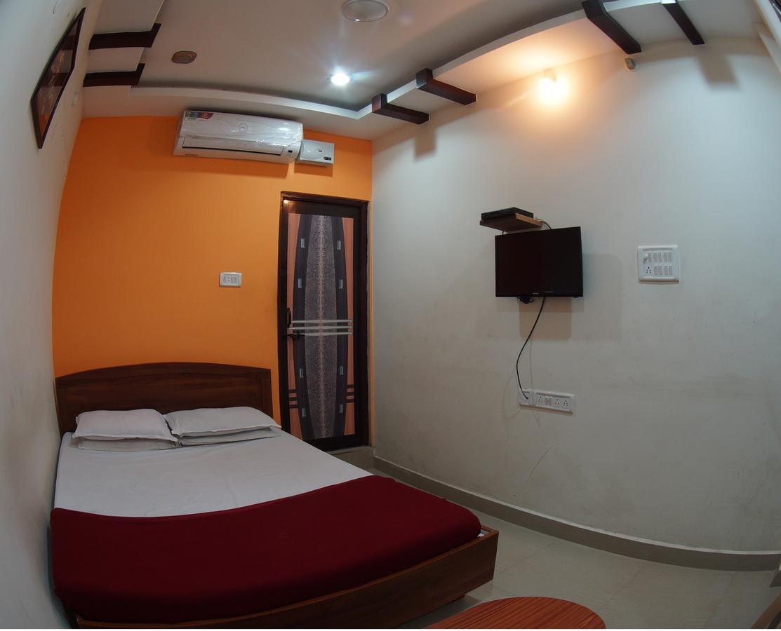 โอโย 74392 โฮเทล มหิศ เรซิเดนซี Hotel ไฮเดอราบัด ภายนอก รูปภาพ